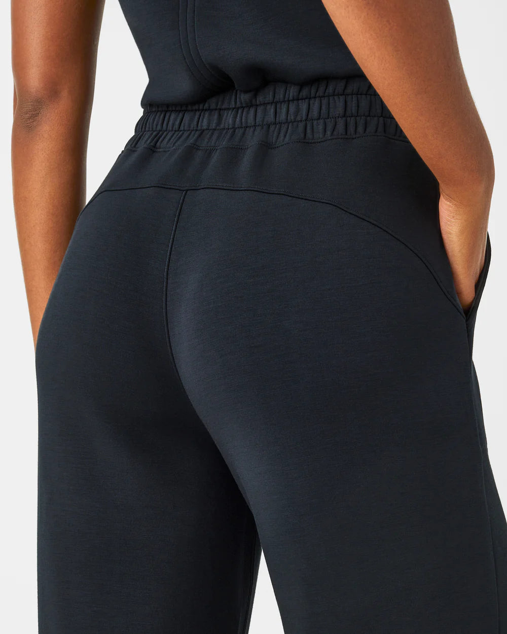 AirEssentials Sleeveless Jumpsuit - Very Black