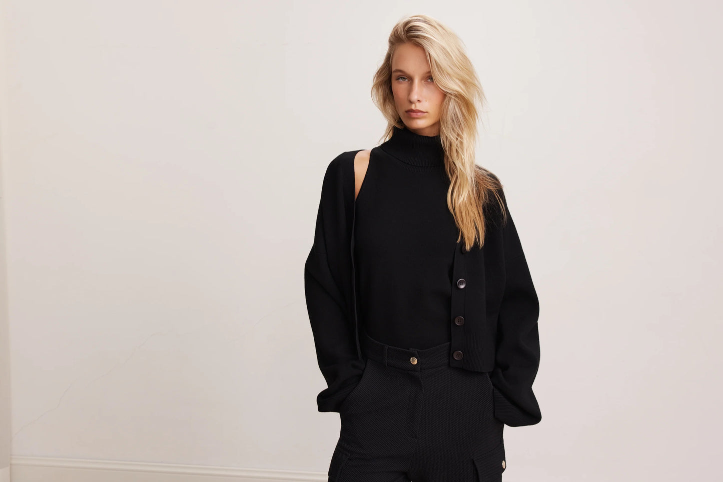Olly Sleeveless Turtleneck - Black