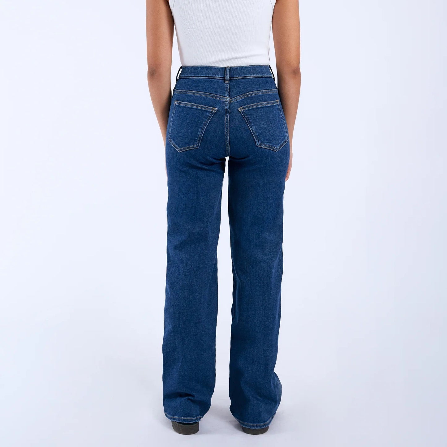 Moxy Straight Jean - Cape Deep Shade