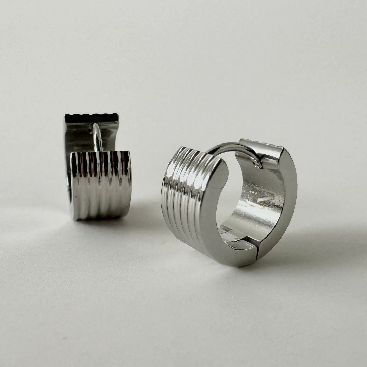 Honey Huggie Hoop 2.0- Silver