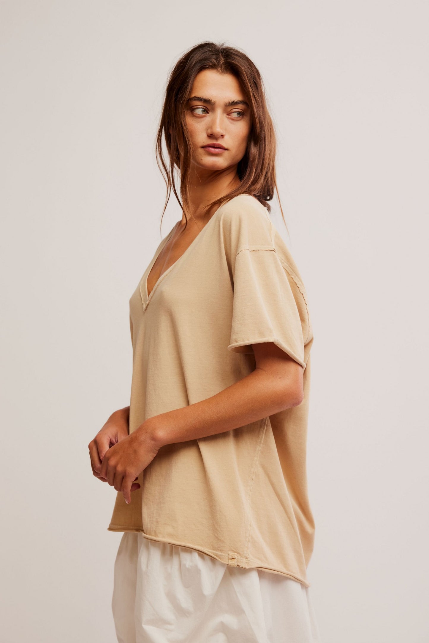 Nina Tee V Neck - Oat Latte