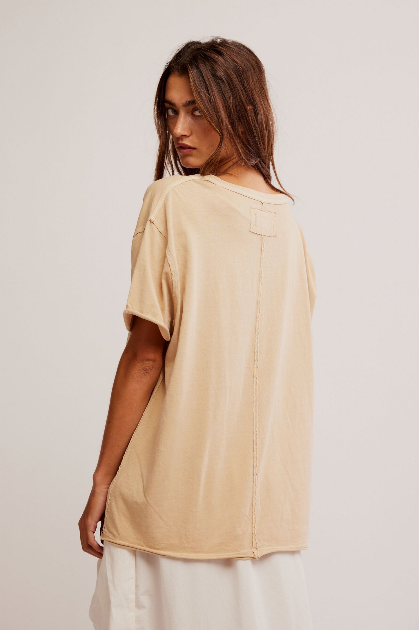 Nina Tee V Neck - Oat Latte