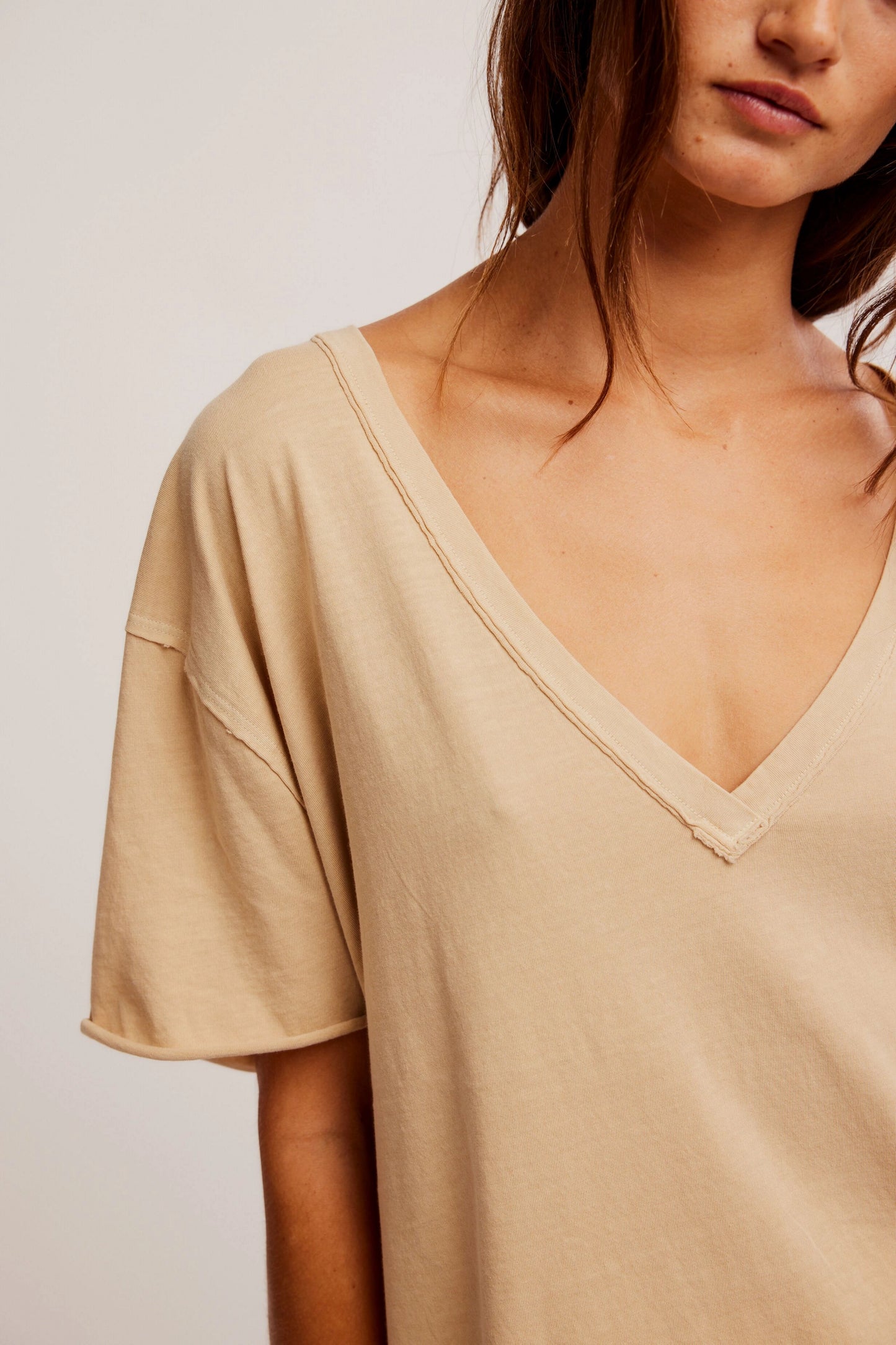 Nina Tee V Neck - Oat Latte