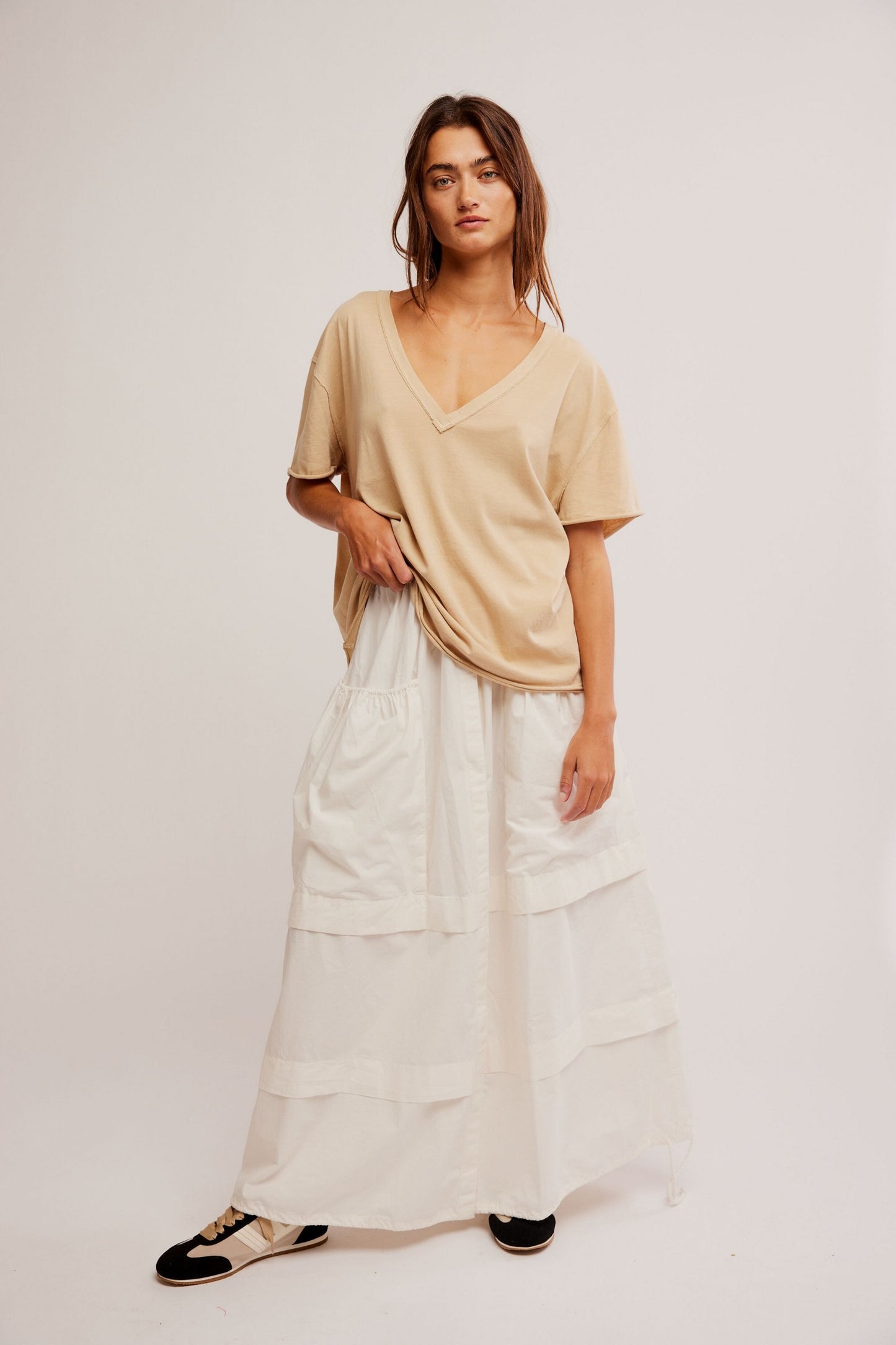 Nina Tee V Neck - Oat Latte