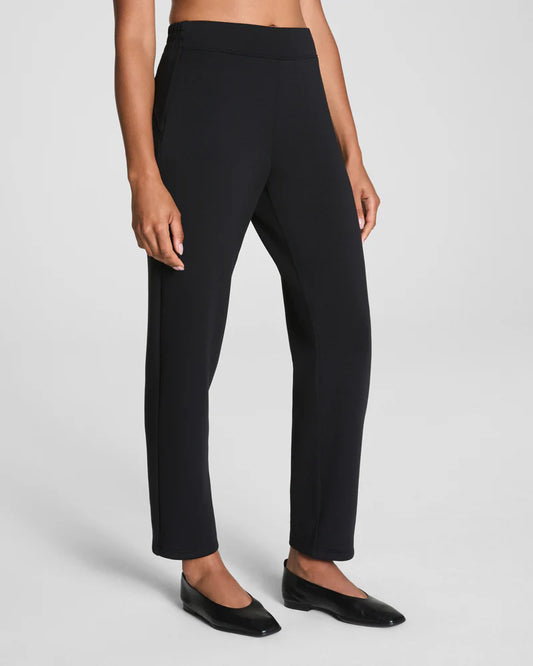 AirEssentials Slim Straight Pant - Very Black