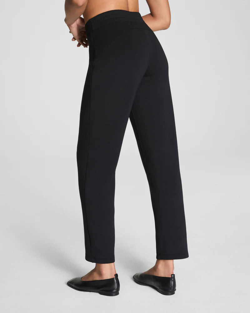 AirEssentials Slim Straight Pant - Very Black
