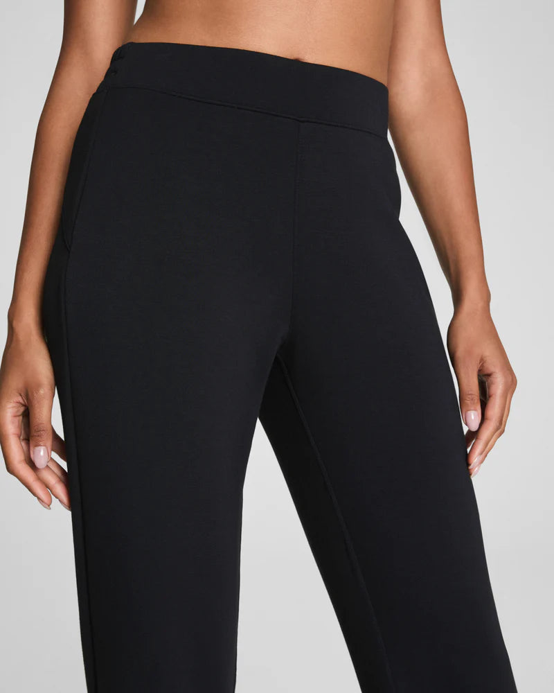 AirEssentials Slim Straight Pant - Very Black