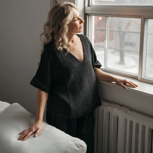 Crinkle V Neck Top - Black