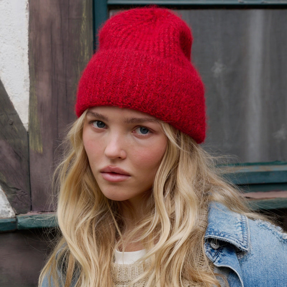 Frostline Beanie - Red