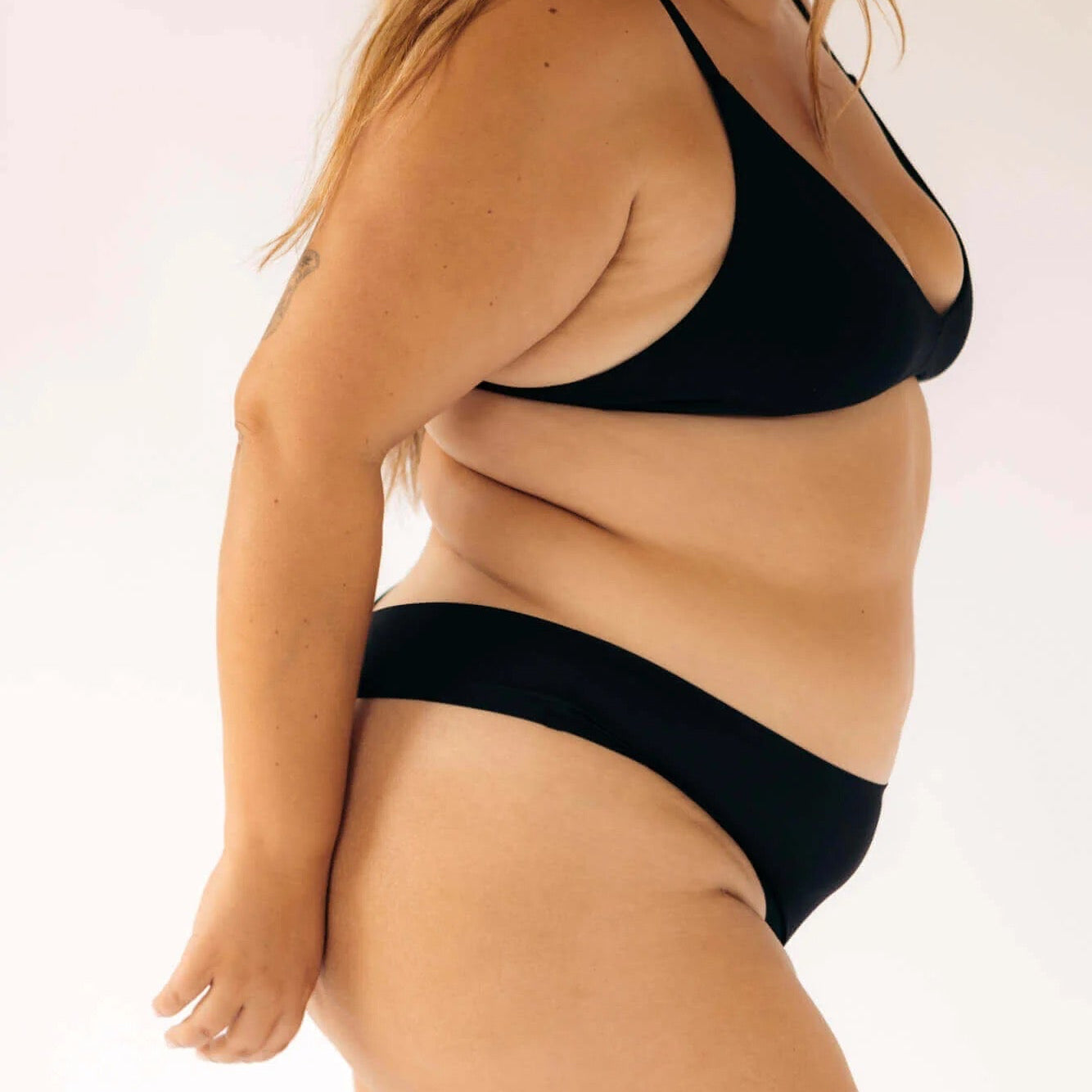 Seamless Low-Mid Thong - Black